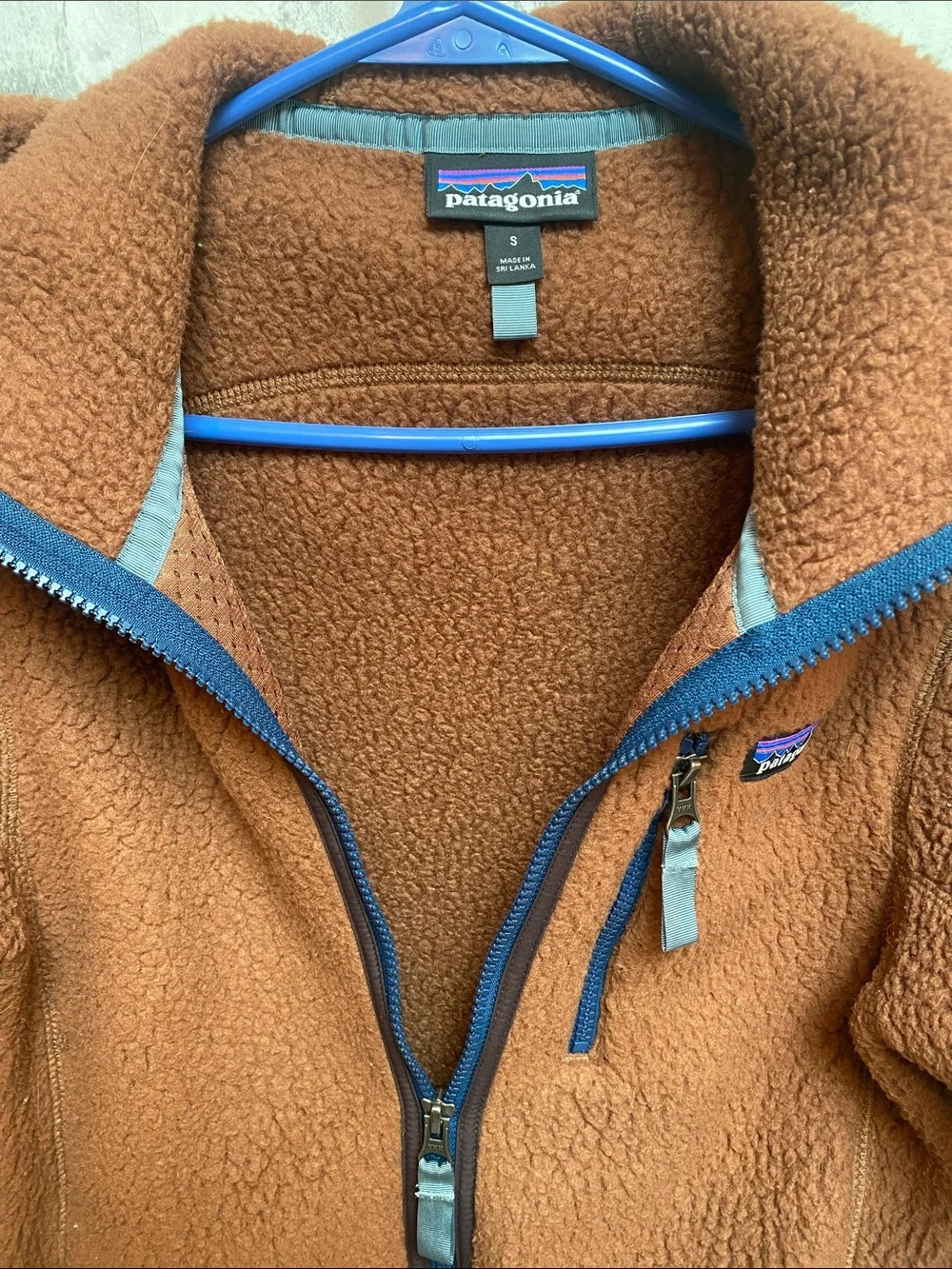 Patagonia Women’s Brown Hooded Sherpa Fleece Jacket with Navy Trim - Picture 2 of 4